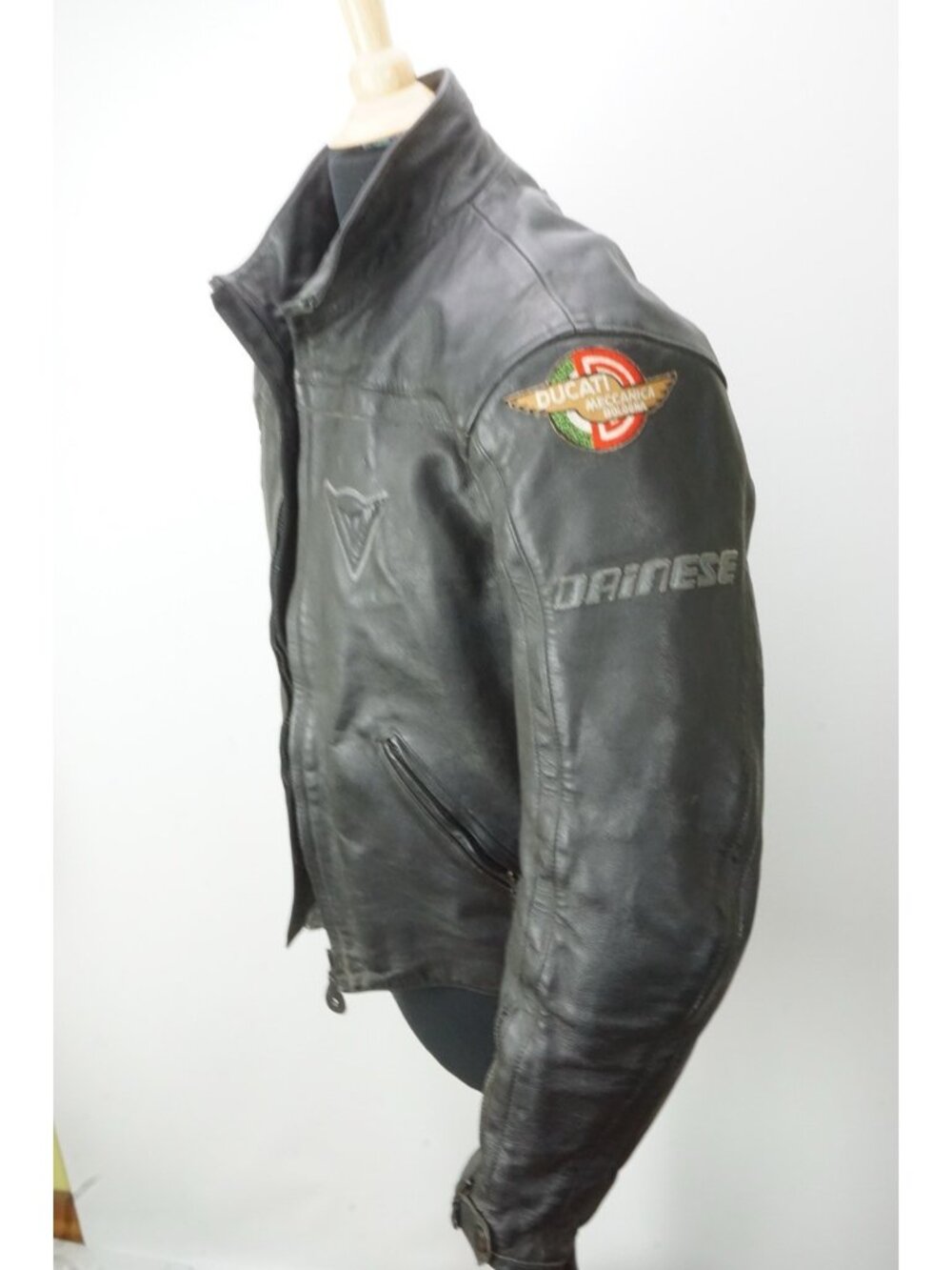 Dainese Leather Motorcycle Jacket Ducati Patch Armored Sz 56 - Picture 3 of 8